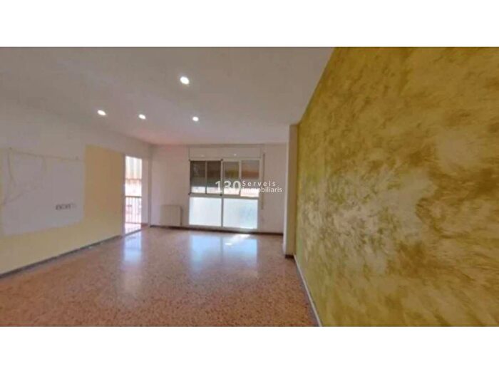 Piso en venta en Constantí, Tarragona de 4 habitaciones