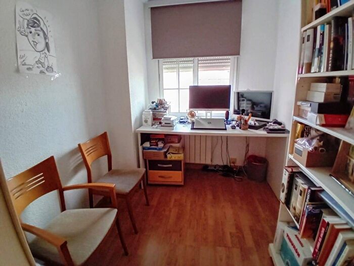 Casas en venta y pisos alquiler - 3