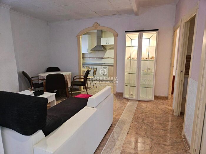 Casas en venta y pisos alquiler - 1