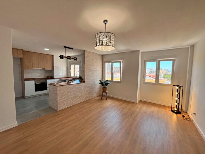 Casas en venta y pisos alquiler - 1