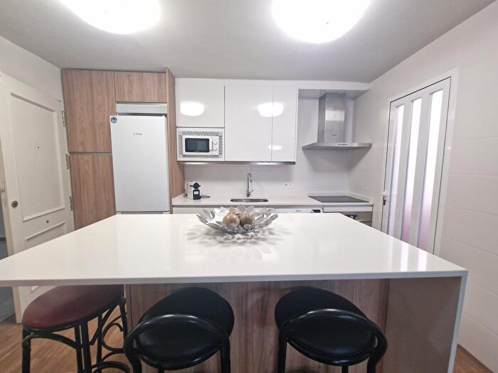Casas en venta y pisos alquiler - 3