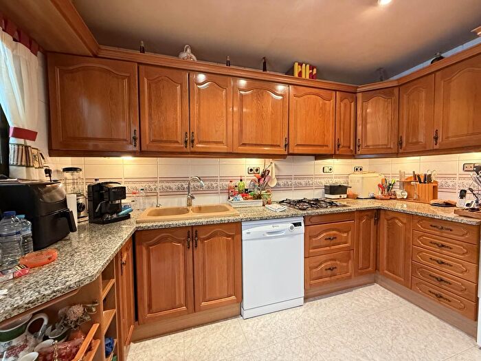 Casas en venta y pisos alquiler - 2