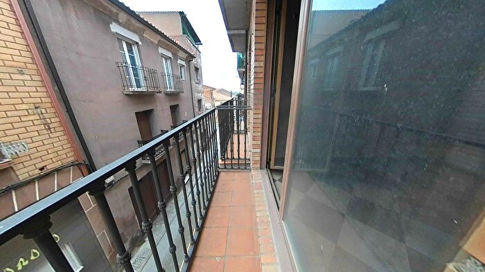 Casas en venta y pisos alquiler - 1