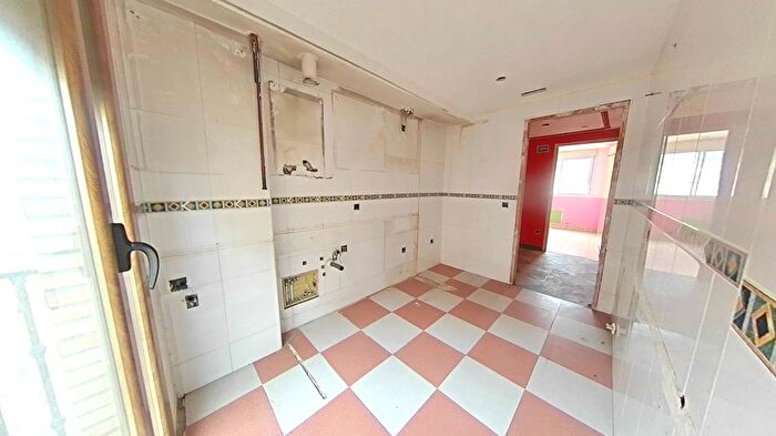 Casas en venta y pisos alquiler - 3