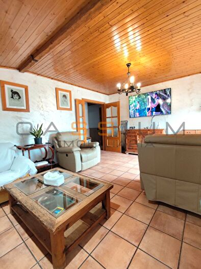 Casas en venta y pisos alquiler - 3