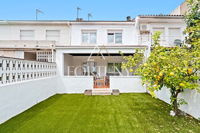 Casas en venta y pisos alquiler - 1