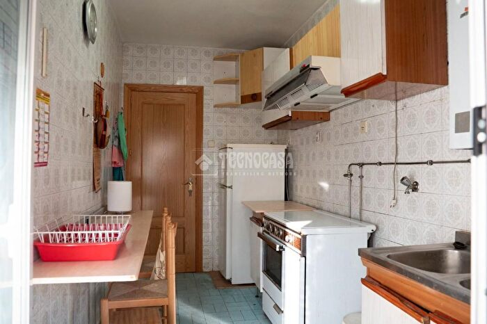 Casas en venta y pisos alquiler - 3