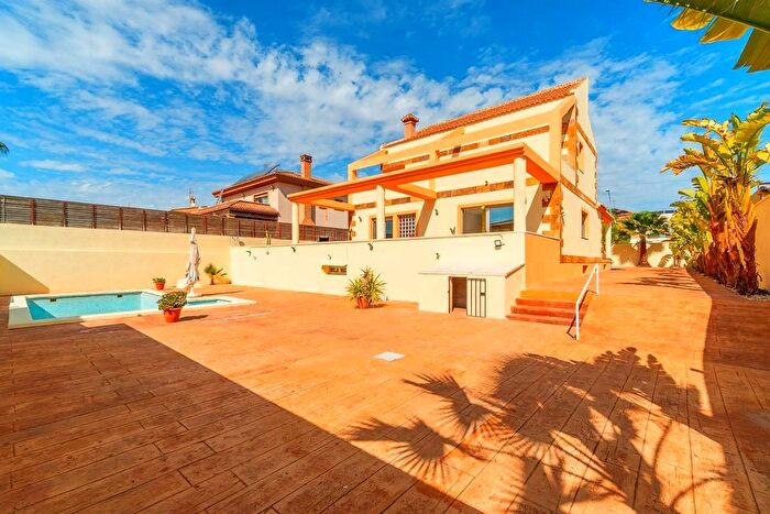 Casa en venta en Nueva Torrevieja Aguas Nuevas, Aguas Nuevas de 6 habitaciones