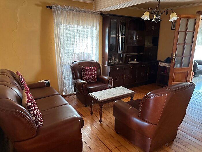 Casas en venta y pisos alquiler - 3