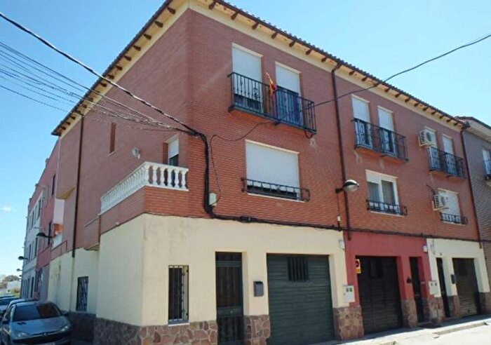 Casas en venta y pisos alquiler - 3