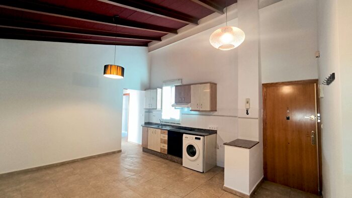 Casas en venta y pisos alquiler - 2