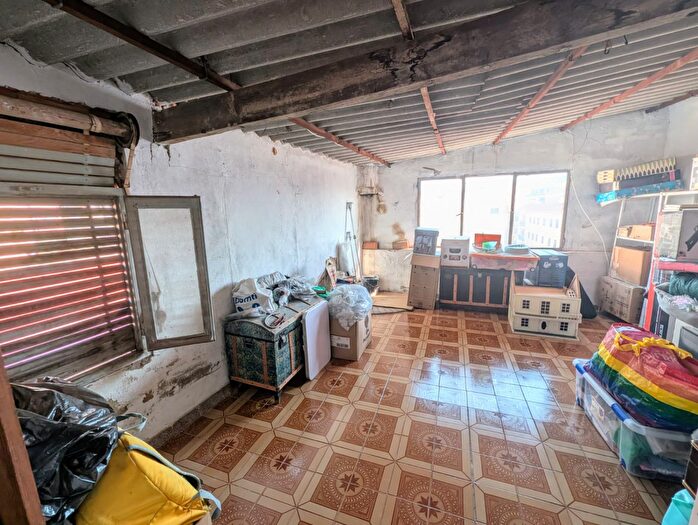 Casas en venta y pisos alquiler - 3