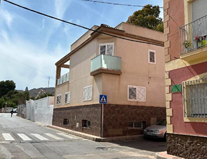 Casas en venta y pisos alquiler - 3