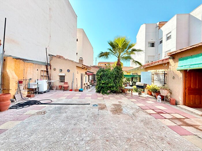 Casas en venta y pisos alquiler - 3