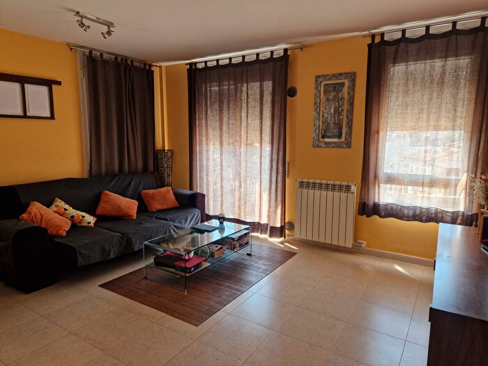 Casas en venta y pisos alquiler - 3