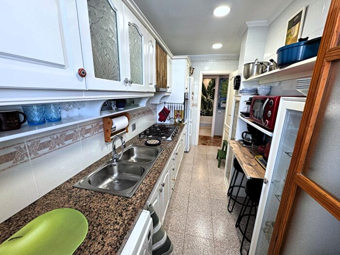 Casas en venta y pisos alquiler - 3