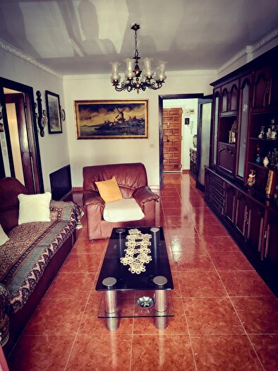 Casas en venta y pisos alquiler - 1