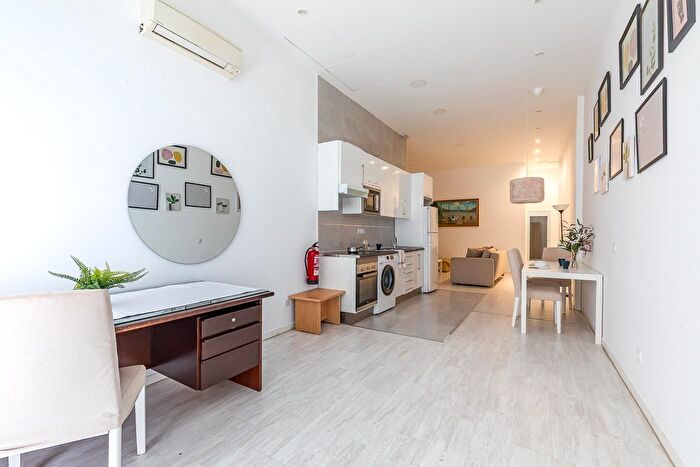 Piso en venta en Tetuán, Cuatro Caminos Azca de 2 habitaciones