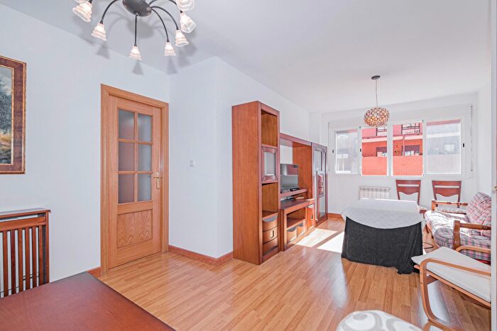 Piso en venta en Ronda, Rosaleda Juventud de 3 habitaciones