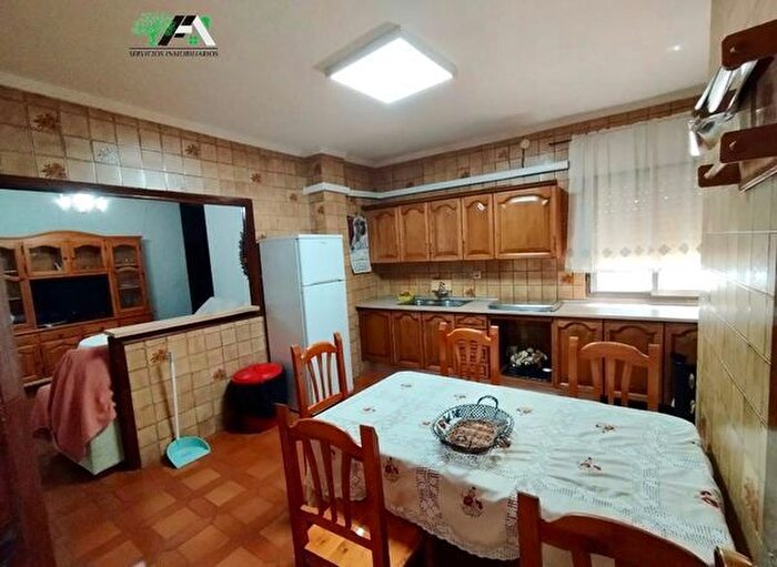 Casas en venta y pisos alquiler - 3