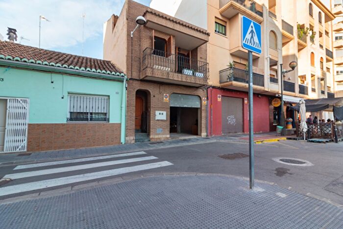 Casas en venta y pisos alquiler - 1