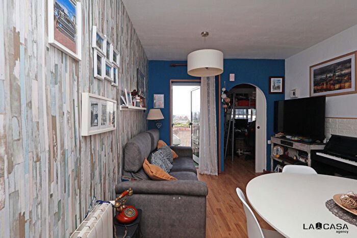 Casas en venta y pisos alquiler - 3