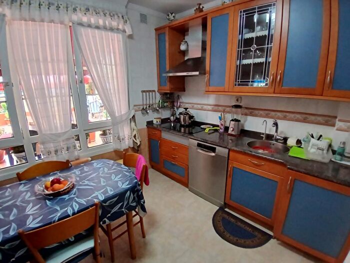 Casas en venta y pisos alquiler - 3