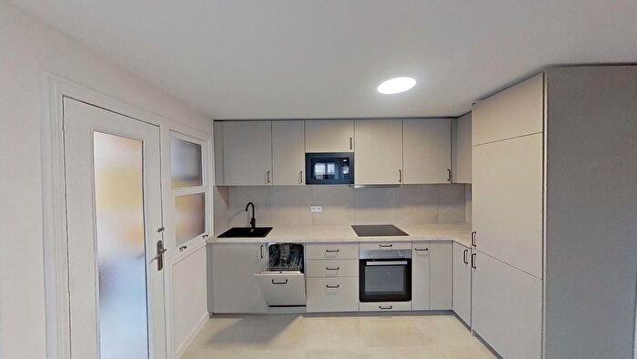 Casas en venta y pisos alquiler - 2