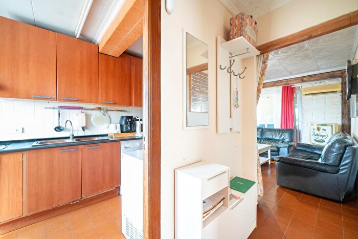 Casas en venta y pisos alquiler - 2