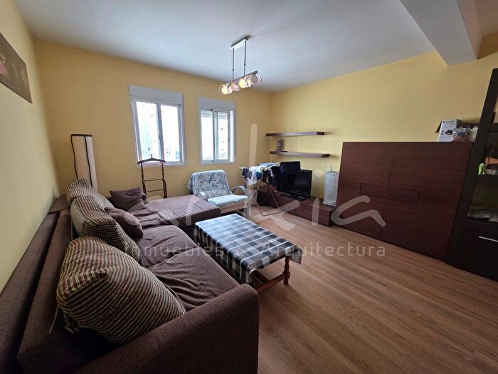 Casas en venta y pisos alquiler - 1