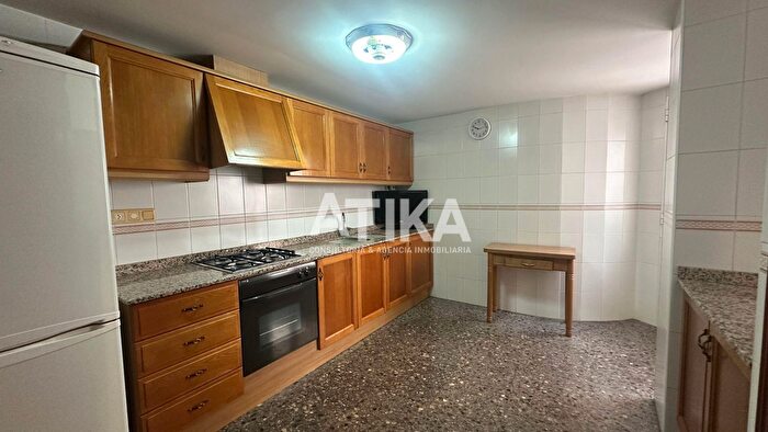 Casas en venta y pisos alquiler - 3