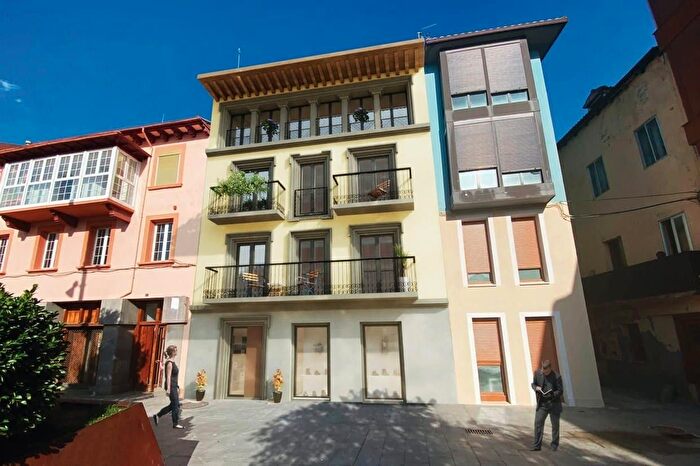 Casas en venta y pisos alquiler - 3