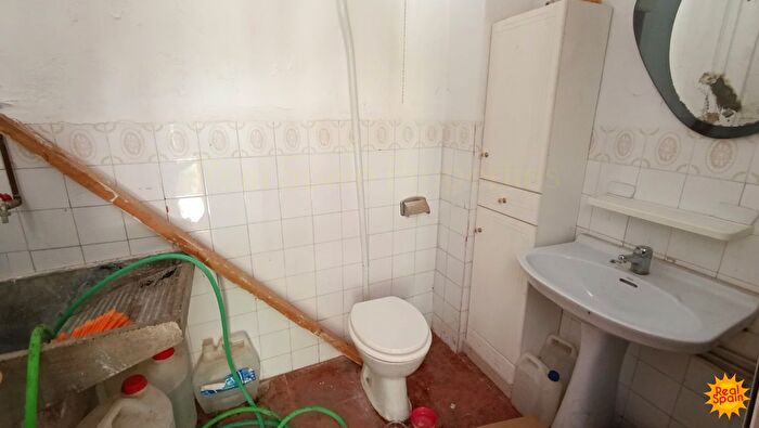 Casas en venta y pisos alquiler - 3