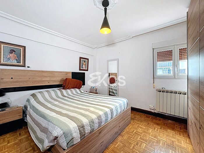 Casas en venta y pisos alquiler - 3
