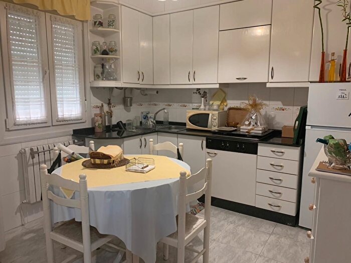 Casas en venta y pisos alquiler - 3