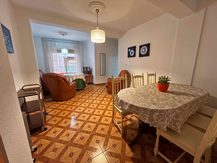 Casas en venta y pisos alquiler - 1