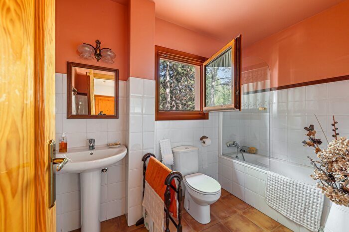 Casas en venta y pisos alquiler - 3