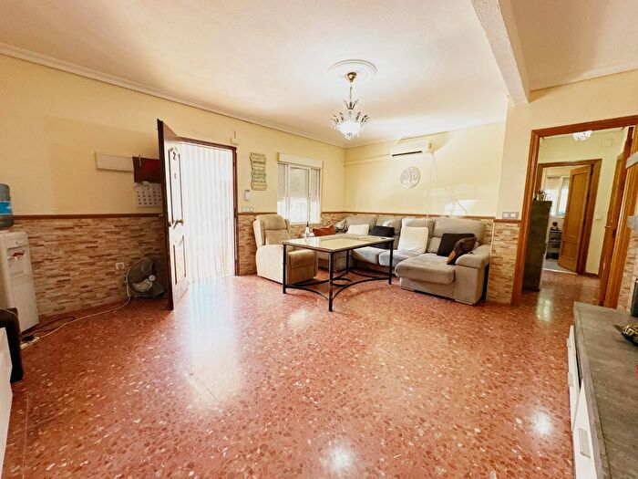 Casas en venta y pisos alquiler - 3
