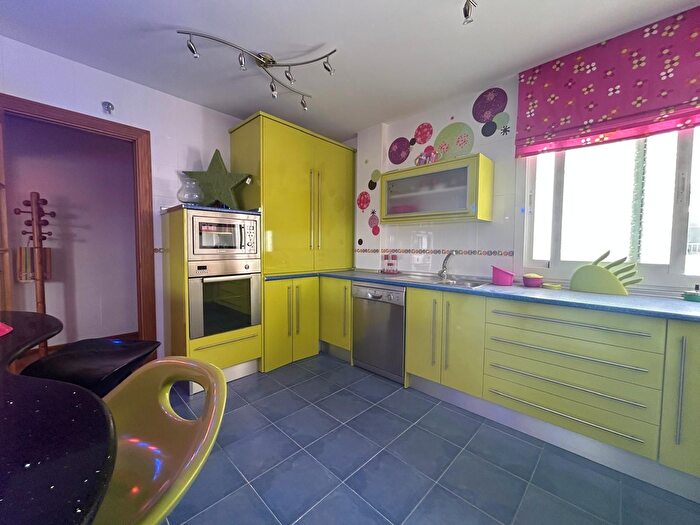 Casas en venta y pisos alquiler - 3