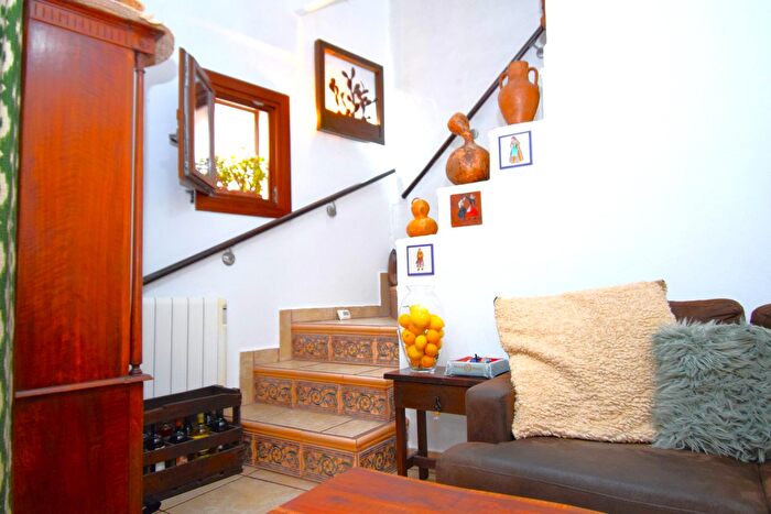 Casas en venta y pisos alquiler - 3