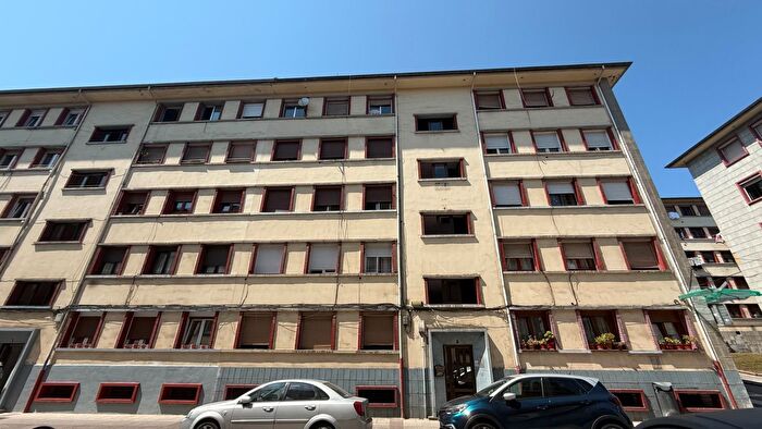 Casas en venta y pisos alquiler - 1