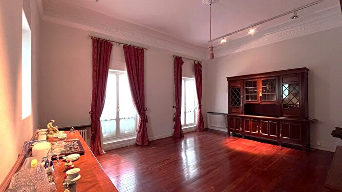 Casas en venta y pisos alquiler - 1