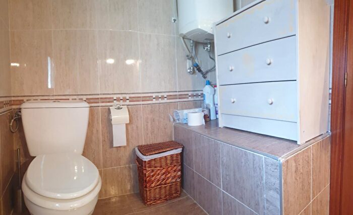 Casas en venta y pisos alquiler - 3