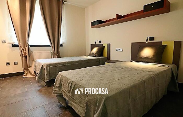 Casas en venta y pisos alquiler - 3