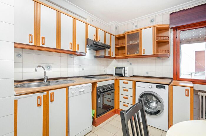 Casas en venta y pisos alquiler - 3