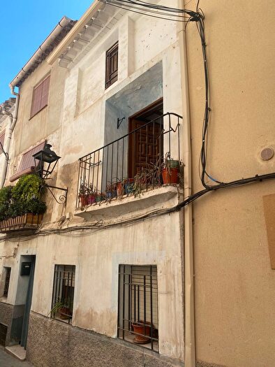 Casas en venta y pisos alquiler - 1