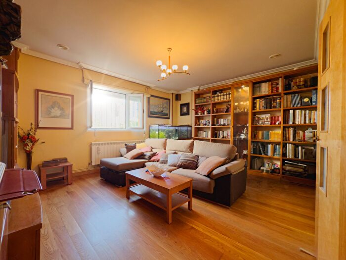 Casas en venta y pisos alquiler - 1