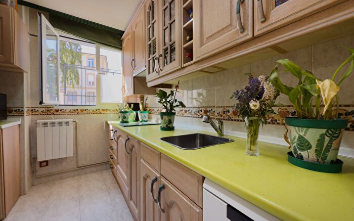 Casas en venta y pisos alquiler - 3