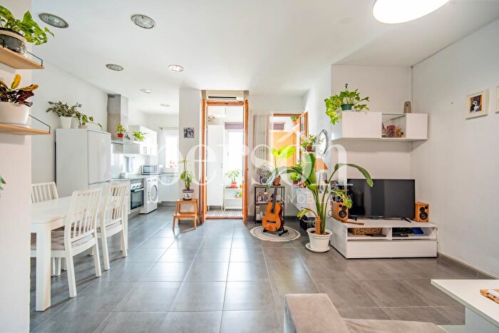 Casas en venta y pisos alquiler - 1