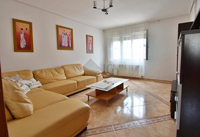 Casas en venta y pisos alquiler - 1